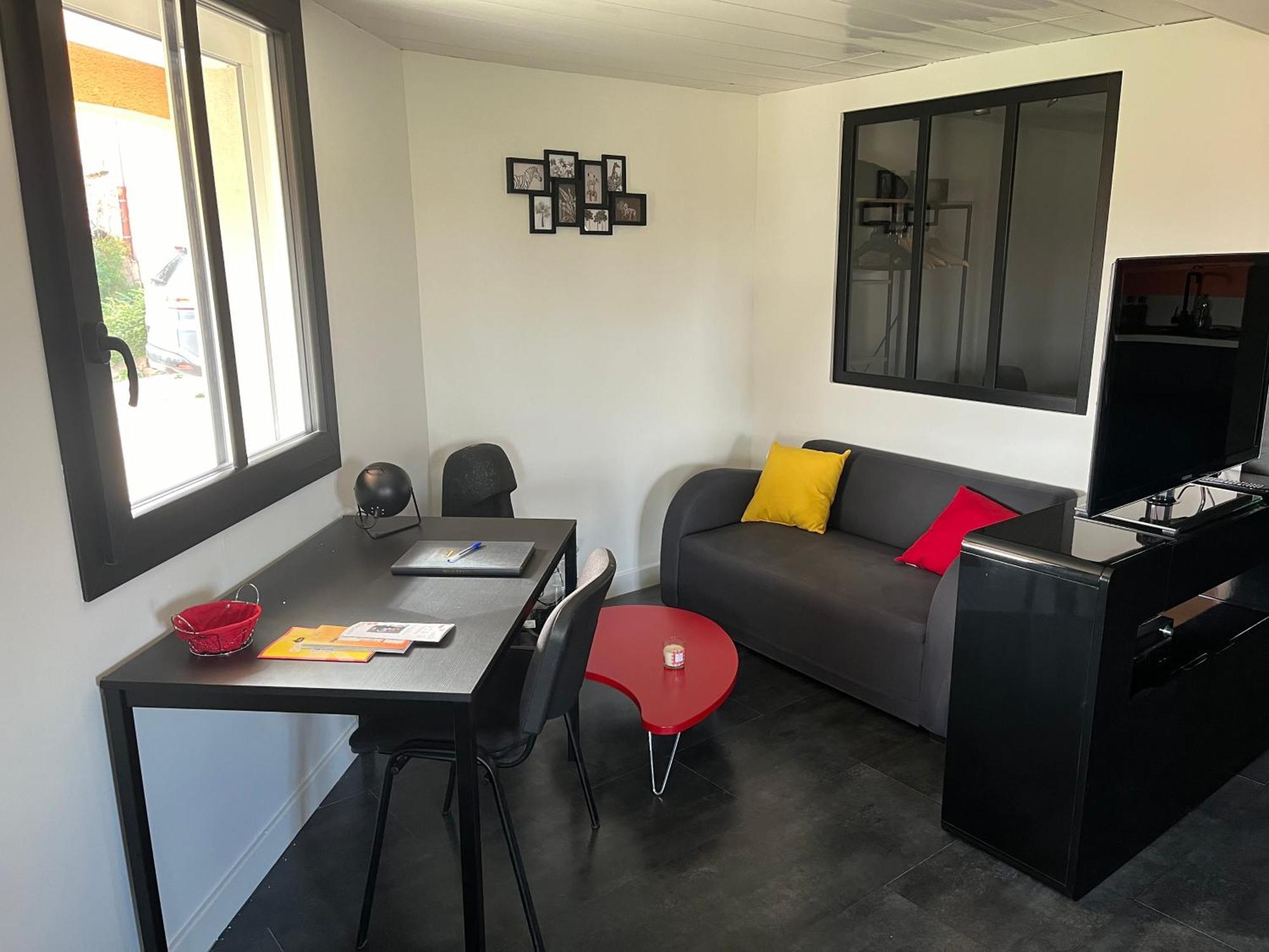 Vernaison Comme Dans Un Ecrin - T2 De 50 M² Avec Jardin, Terrasse Et Piscine 아파트 외부 사진